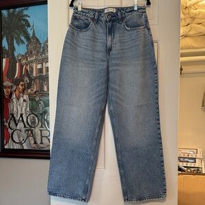 Abercrombie & Fitch High Rise Loose Fit Curve Love Jeans light wash distressed